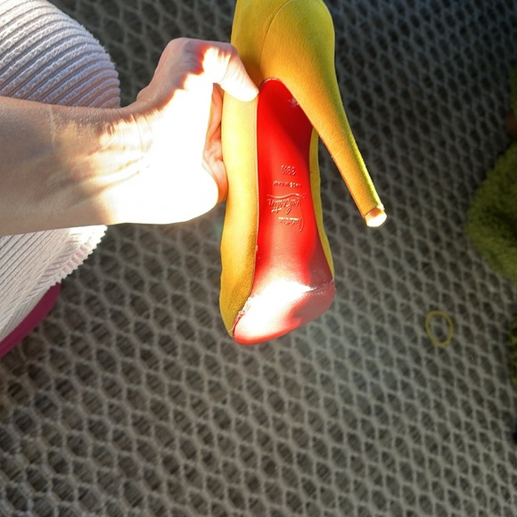 Yellow Suede Louboutin heels - Picture 7 of 10